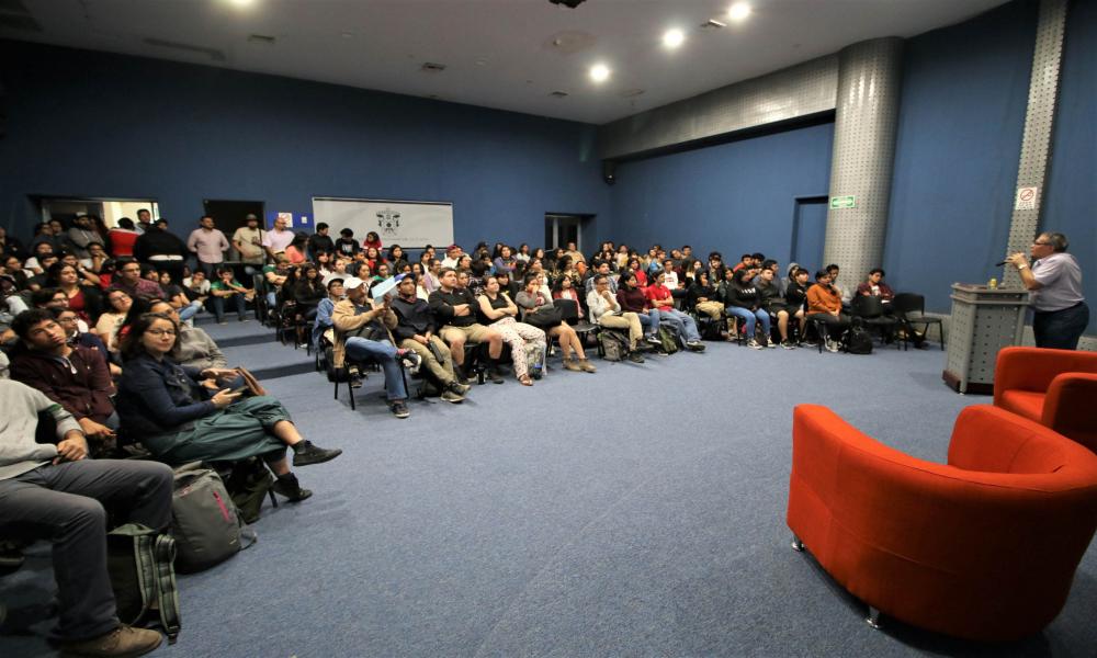 En el CUCosta el Doctor Gerardo Kloss Impartió La Conferencia “Los Diseñadores y la Lectura”