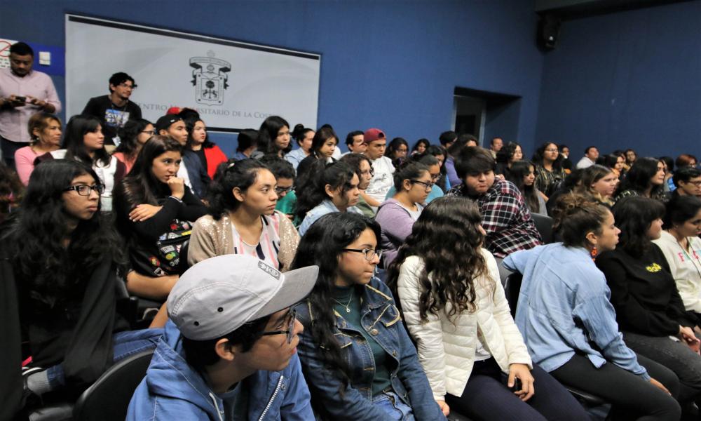 En el CUCosta el Doctor Gerardo Kloss Impartió La Conferencia “Los Diseñadores y la Lectura”