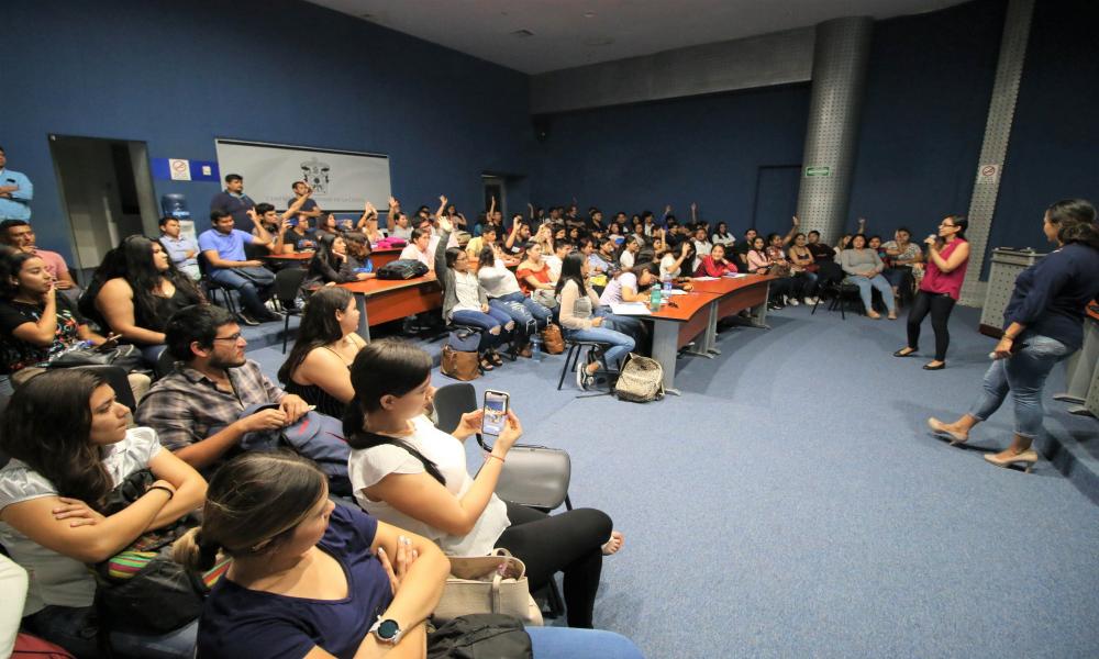 En el CUCosta imparten Conversatorio “Derechos Humanos de la Mujer en la Lactancia”