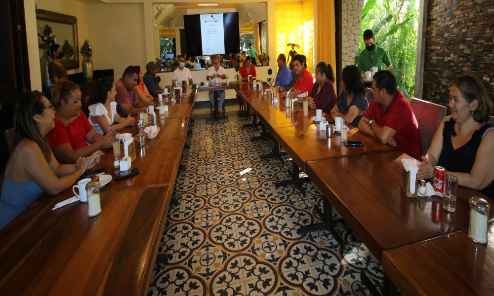 Celebran permanencia académica y laboral del personal administrativo y operativo