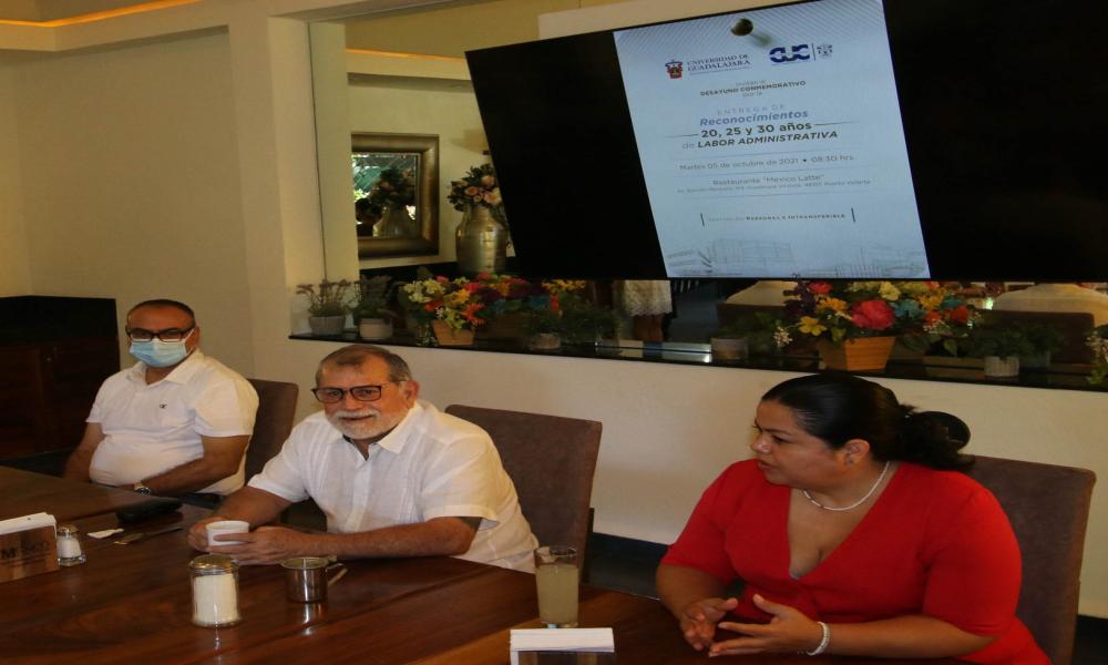 Celebran permanencia académica y laboral del personal administrativo y operativo