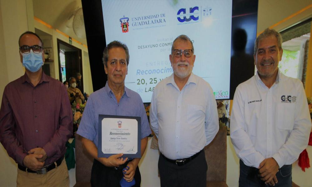 Ofrecen merecido reconocimiento a profesores de la División de Ingenierías