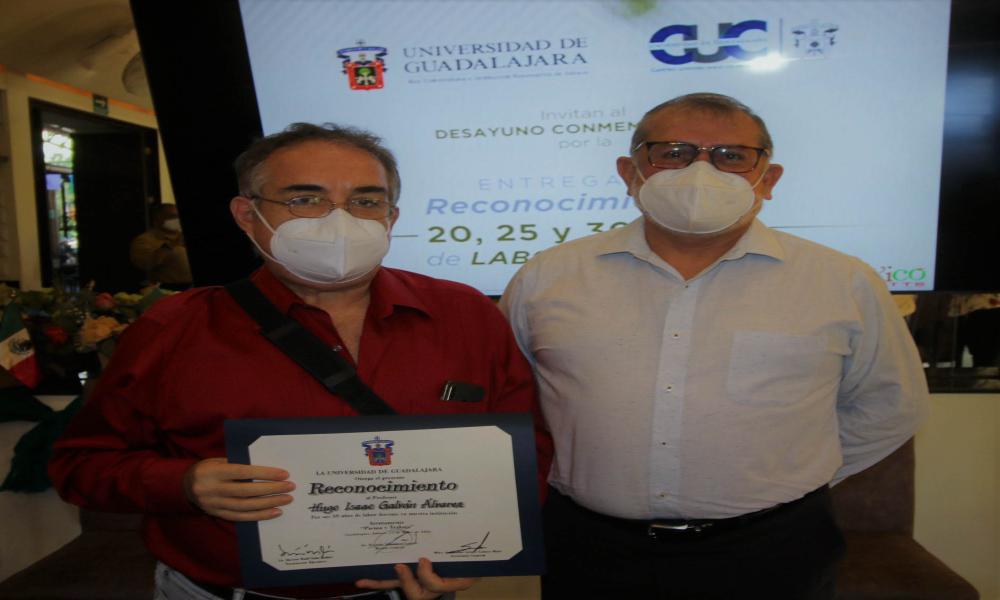 Ofrecen merecido reconocimiento a profesores de la División de Ingenierías