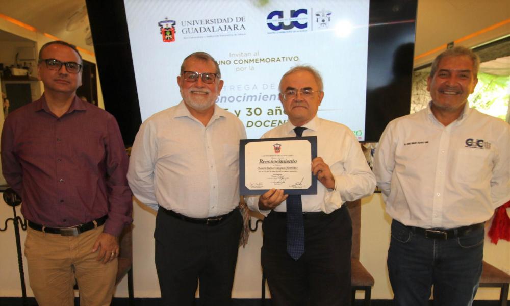 Ofrecen merecido reconocimiento a profesores de la División de Ingenierías