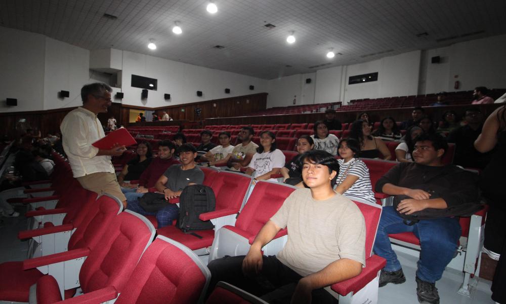 Se desarrolla con éxito el primer curso “Clase de Análisis de Problemas Globales del Siglo XXI”