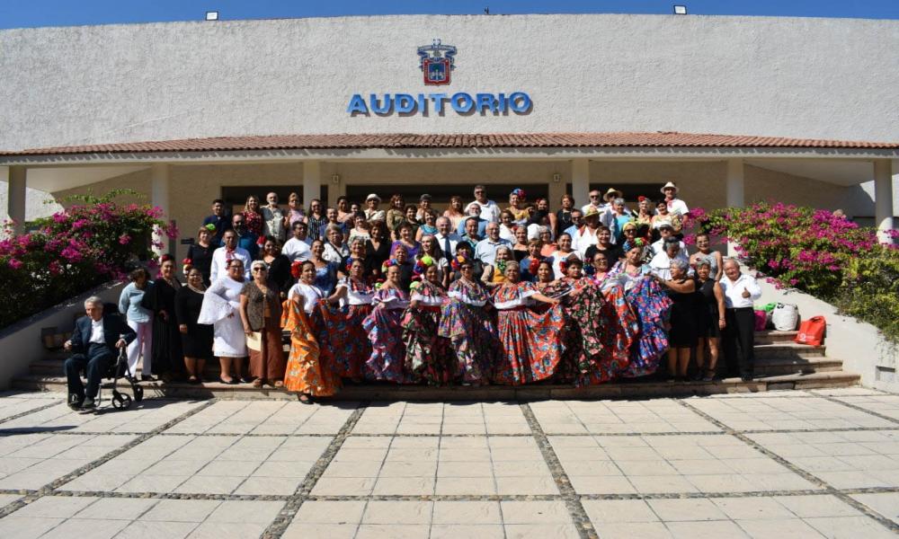 Emotiva clausura del programa del Sistema Universitario del Adulto Mayor en CUCosta