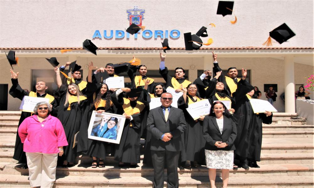 Se titulan 14 egresados de la XLIX Generación Abogados “Mtra. María Elena Sandoval”
