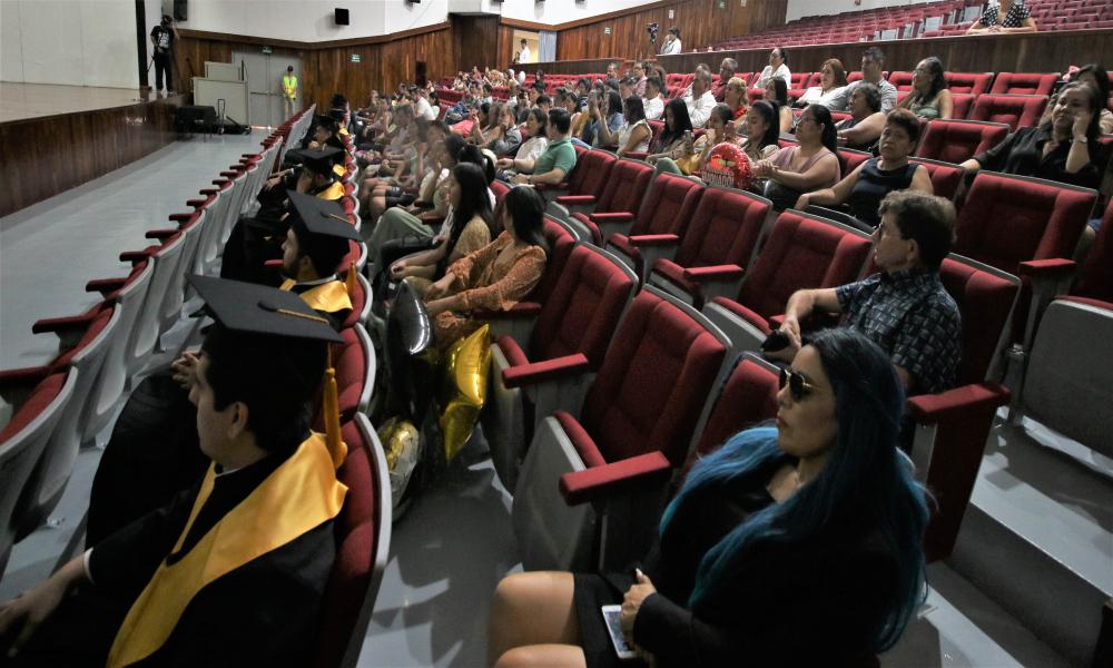 Se titulan 14 egresados de la XLIX Generación Abogados “Mtra. María Elena Sandoval”