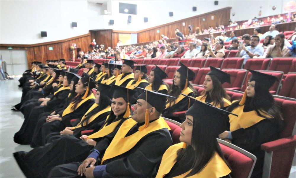 Se titulan 32 egresados de la L Generación de la Lic. en Abogado del CUCosta