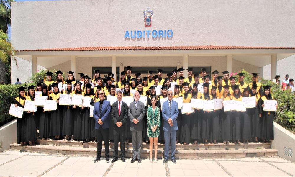 Se titulan 32 egresados de la L Generación de la Lic. en Abogado del CUCosta