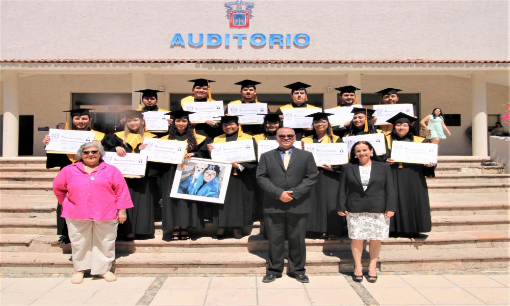 Se titulan 14 egresados de la XLIX Generación Abogados “Mtra. María Elena Sandoval”