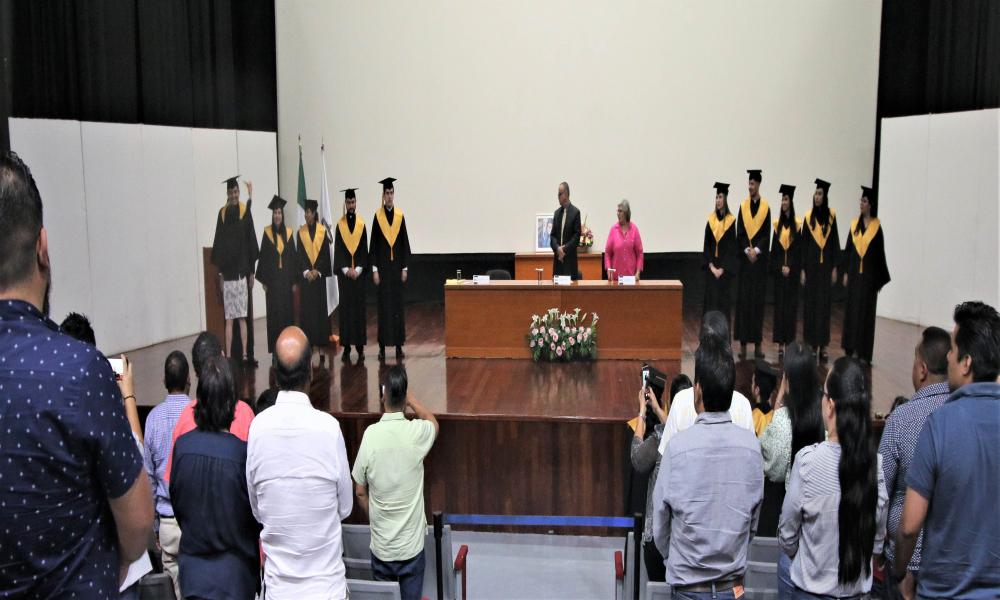 Se titulan 14 egresados de la XLIX Generación Abogados “Mtra. María Elena Sandoval”