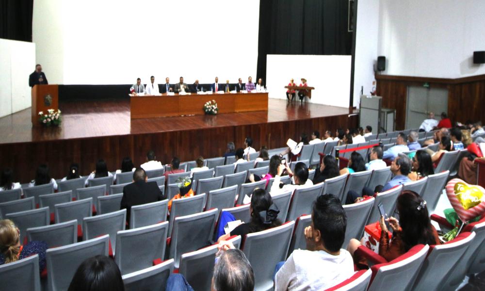Egresa Primera Generación de Especialidades Médicas en CUCosta