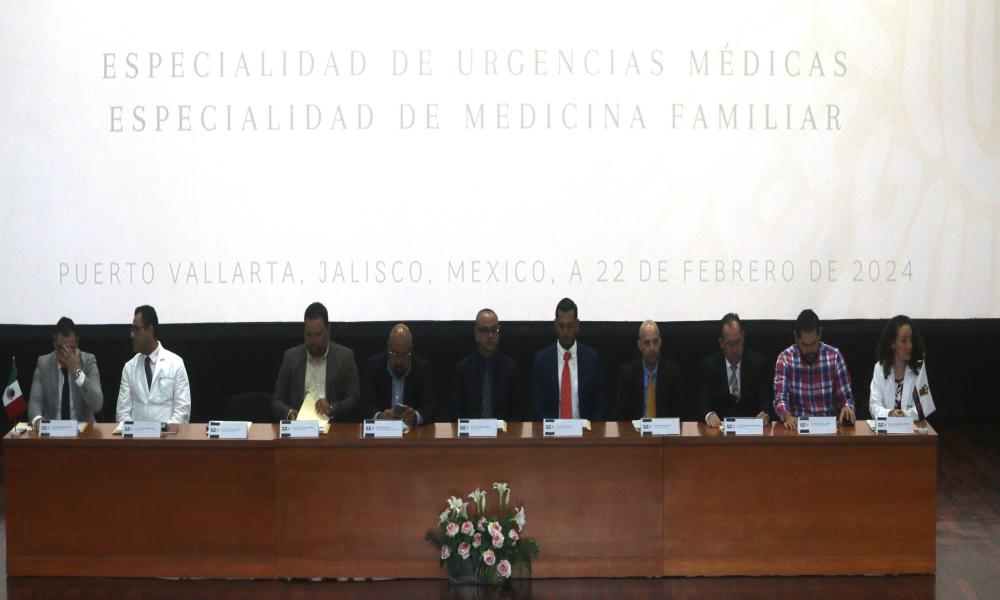 Egresa Primera Generación de Especialidades Médicas en CUCosta