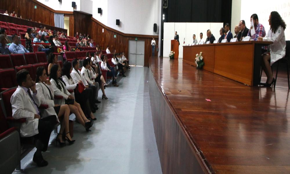 Egresa Primera Generación de Especialidades Médicas en CUCosta
