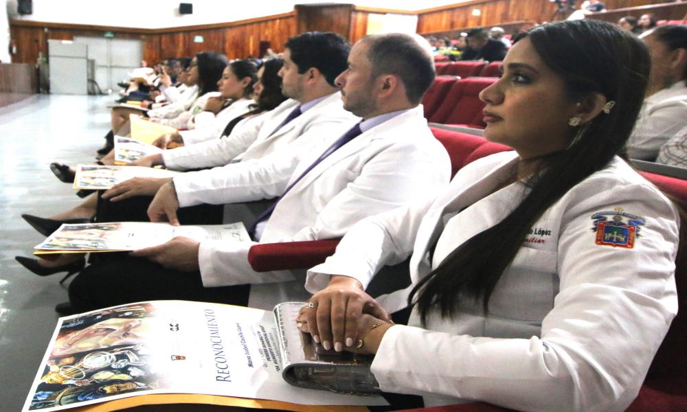 Egresa Primera Generación de Especialidades Médicas en CUCosta
