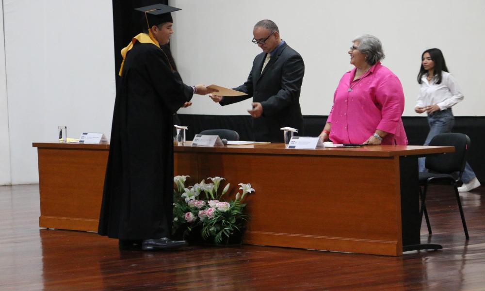 Se titulan 14 egresados de la XLIX Generación Abogados “Mtra. María Elena Sandoval”