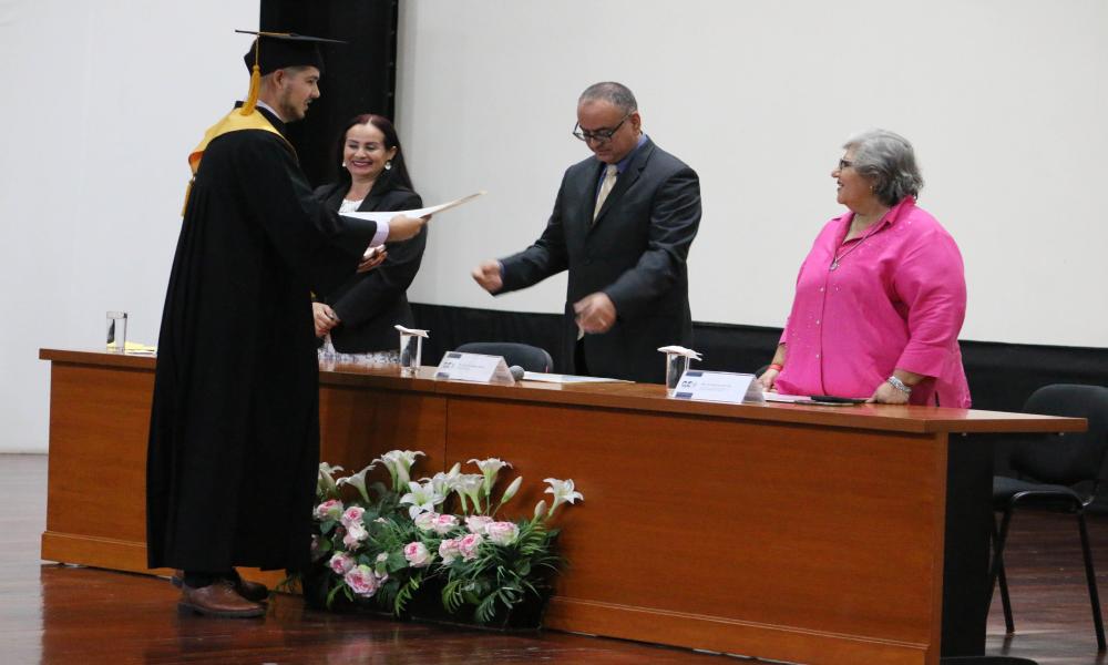 Se titulan 14 egresados de la XLIX Generación Abogados “Mtra. María Elena Sandoval”