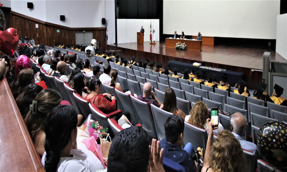 Se titula el 97% de los egresados de la LI Generación de la carrera en Administración “Mtra. Claudia Gauthiez González”