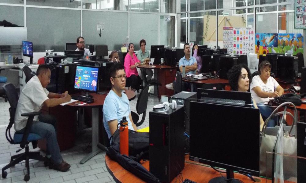 Imparten curso “Alfabetización Digital y Neuroeducación hacia una Inclusión Educativa” a Docentes