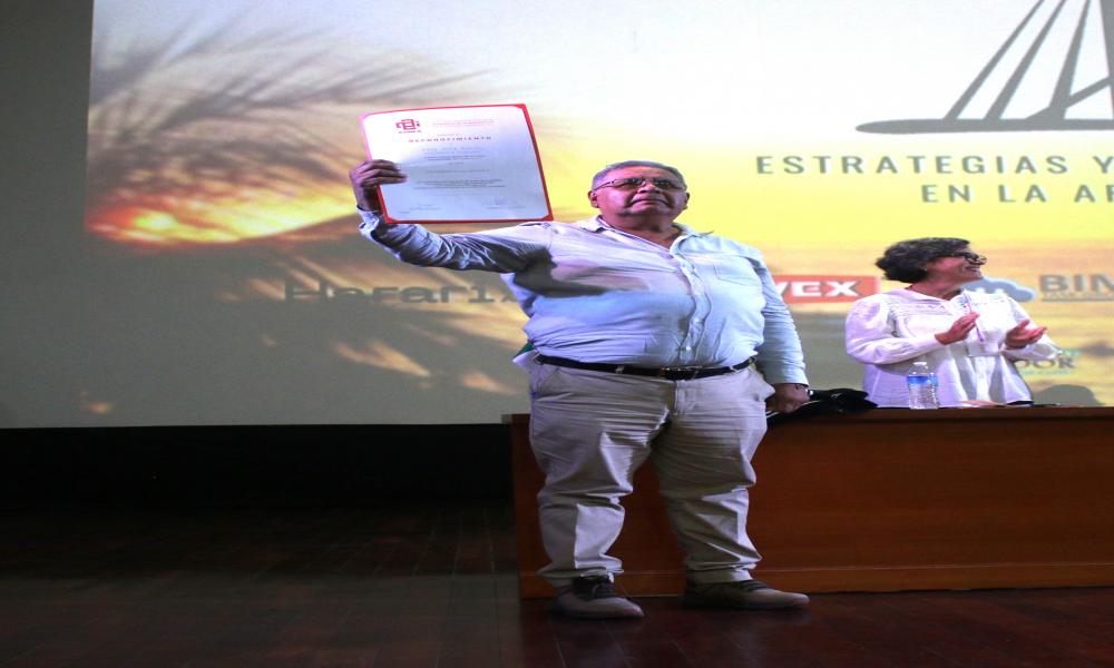 Distinguen al Arq. José Ángel Méndez Dosal, profesor de CUCosta como “Catedrático ASINEA 2023”