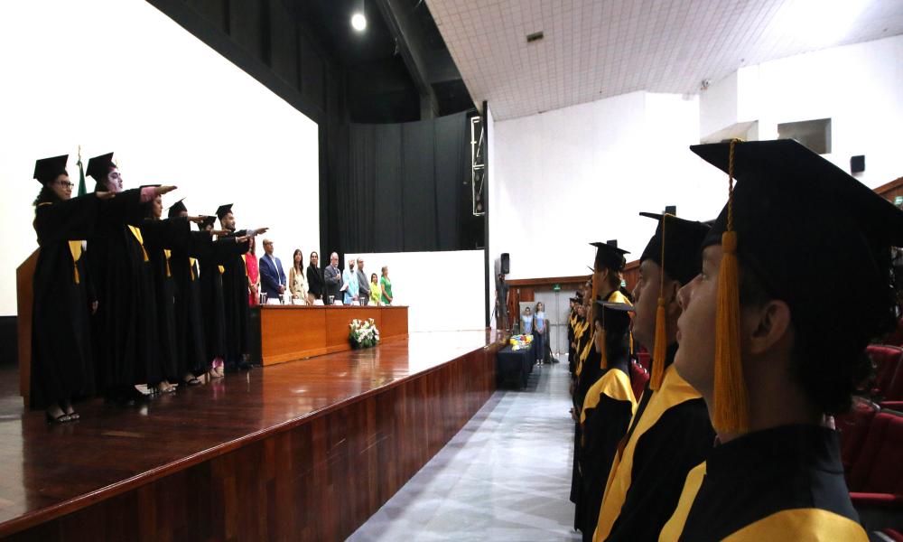 Se realiza acto académico de las carreras Artes Visuales para la Expresión Fotográfica; para la Expresión Plástica y Diseño para la Comunicación Gráfica