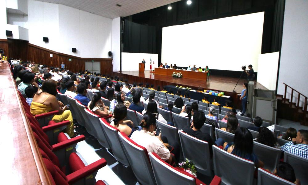 Se realiza acto académico de las carreras Artes Visuales para la Expresión Fotográfica; para la Expresión Plástica y Diseño para la Comunicación Gráfica