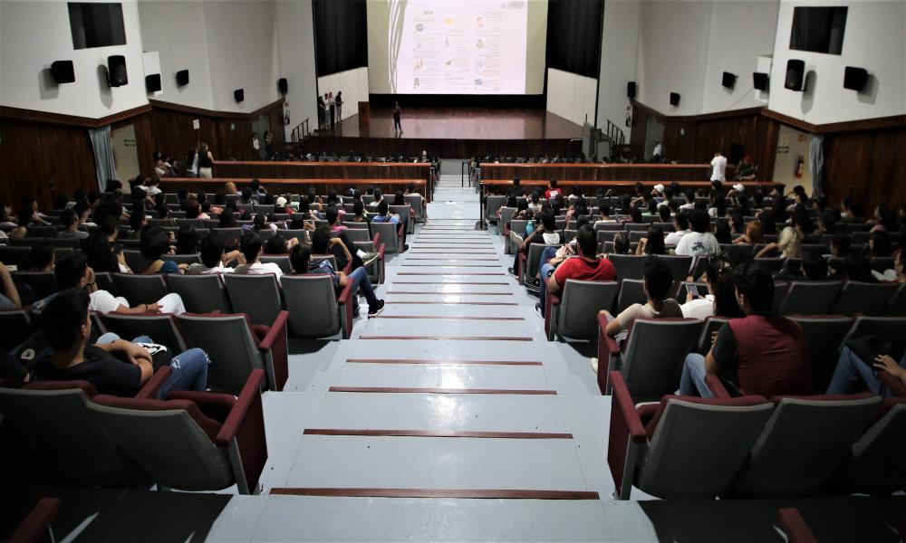 Regresan a clases 7,840 estudiantes y reciben charlas del quehacer universitario