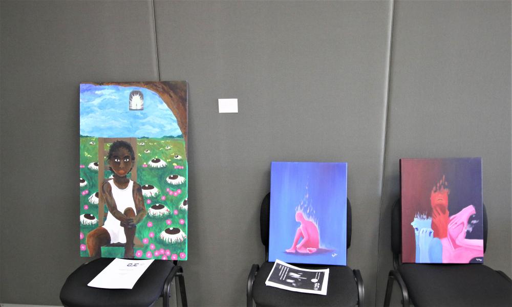 Se erige CUCosta en galería para la exposición de obras de egresados y estudiantes