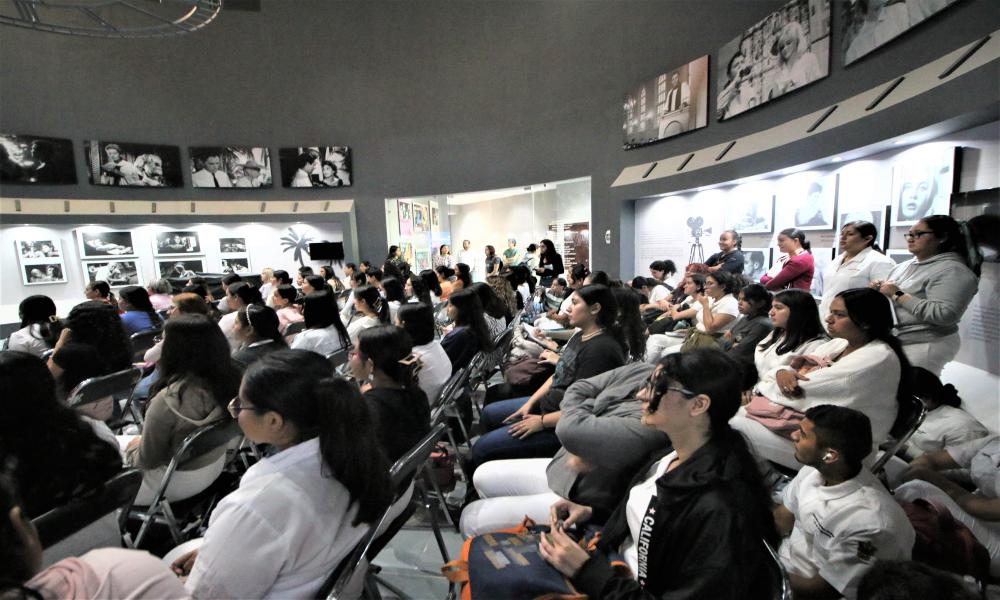 Conocen estudiantes del CUCosta programas, becas y oportunidades de estudio en EU