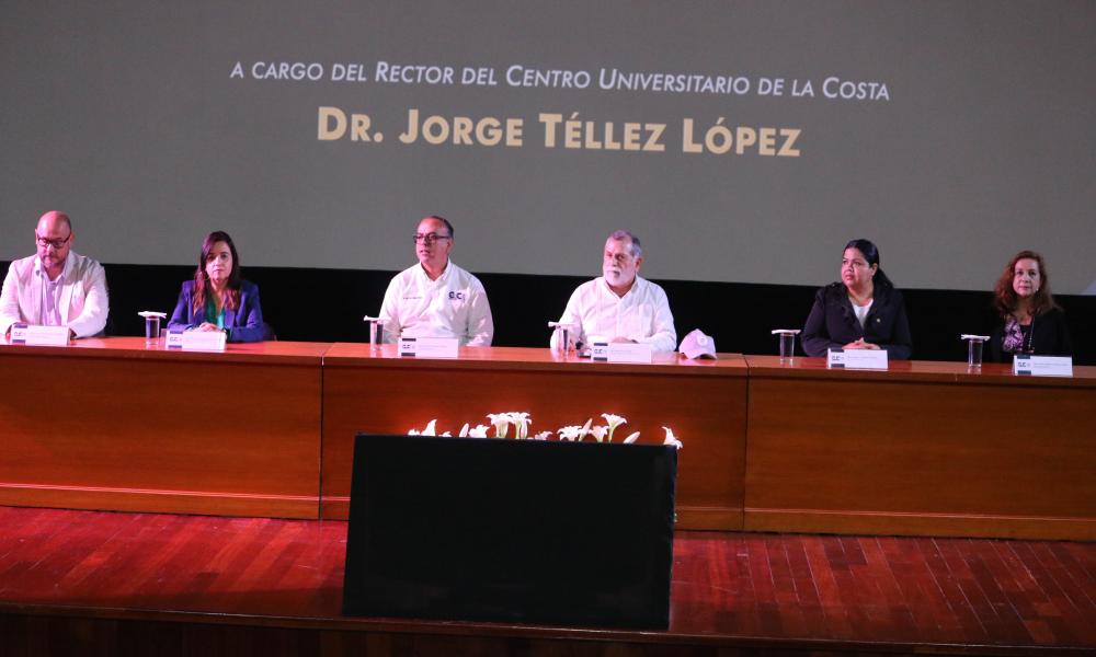 Autoridades universitarias dan la bienvenida al alumnado de nuevo ingreso en CUCosta