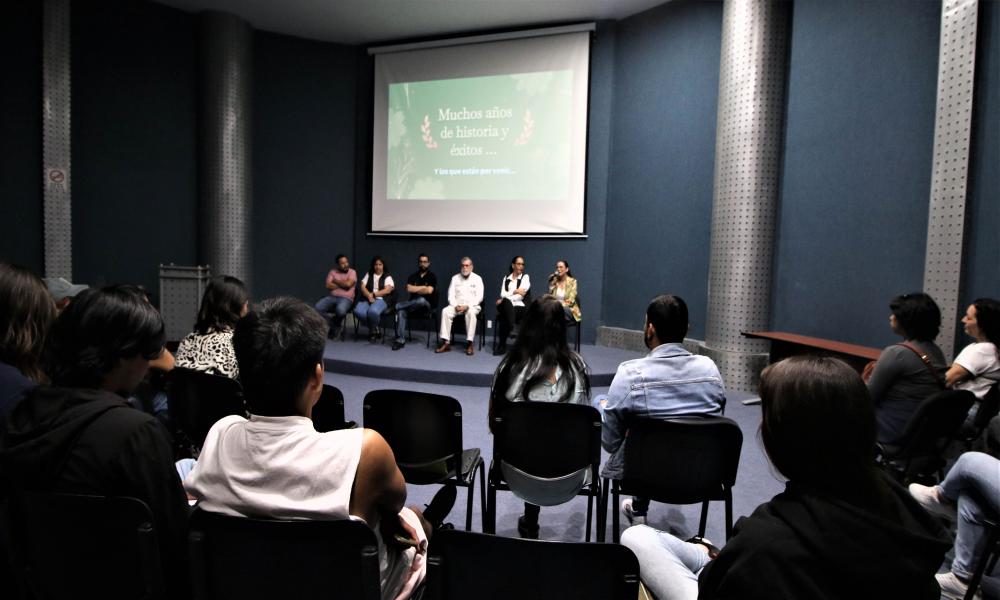 Los biólogos y biólogas juegan un papel importante en distintos ámbitos de la comunidad