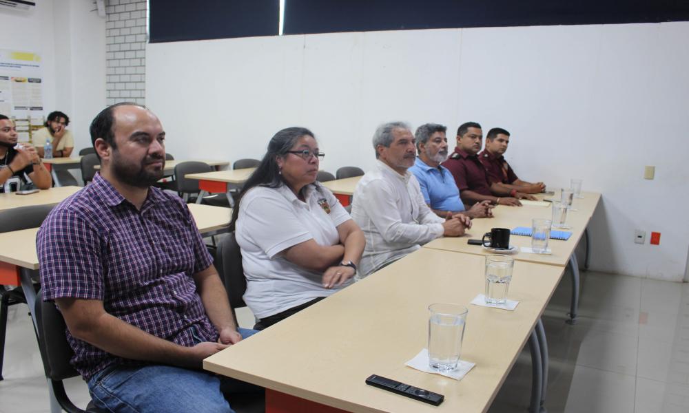 Hay filtración de agua en la calle Basilio Badillo, revelan estudios