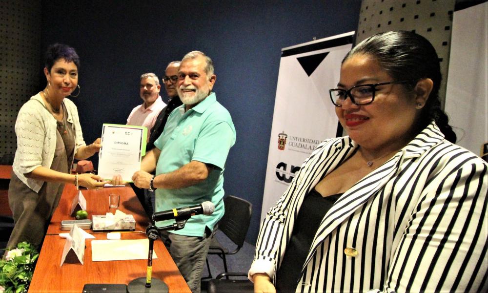 Entregan constancias a participantes del “Diplomado en Construcción de la Paz” en CUCosta