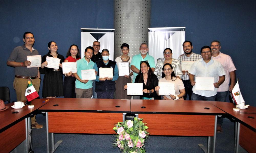 Entregan constancias a participantes del “Diplomado en Construcción de la Paz” en CUCosta