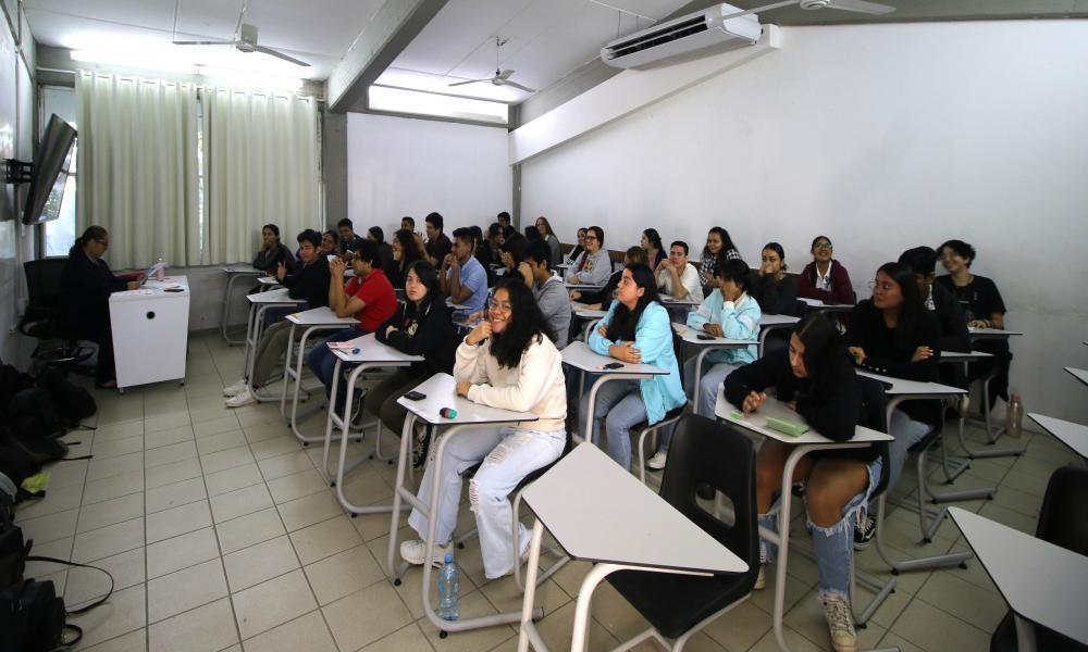 Presentaron 436 estudiantes el examen EGEL de CENEVAL en CUCosta