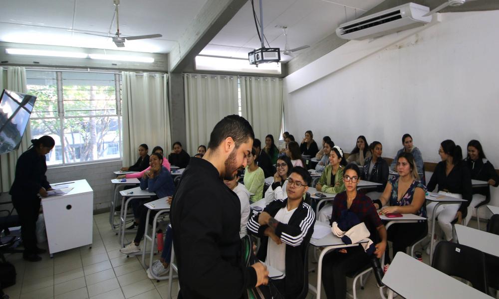 Presentaron 436 estudiantes el examen EGEL de CENEVAL en CUCosta