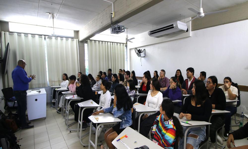 Presentaron 436 estudiantes el examen EGEL de CENEVAL en CUCosta