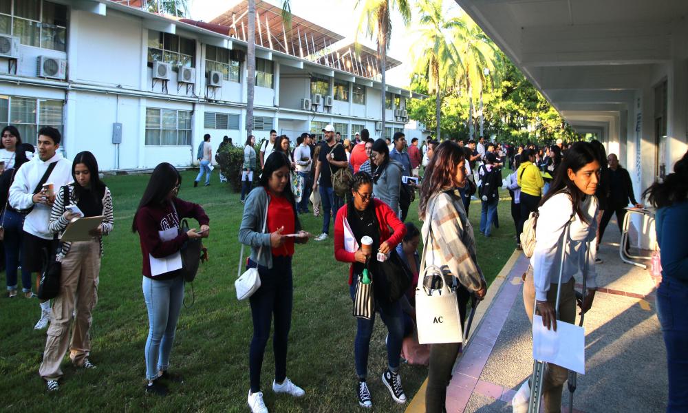 Presentaron 436 estudiantes el examen EGEL de CENEVAL en CUCosta