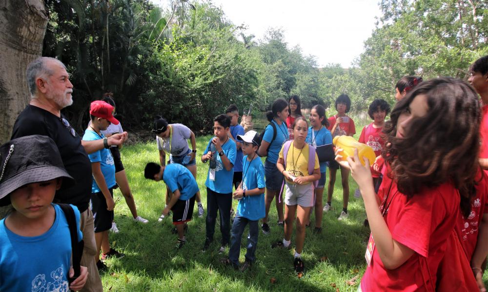 El Dr. Jorge Téllez ofreció una charla a los participantes del curso de verano