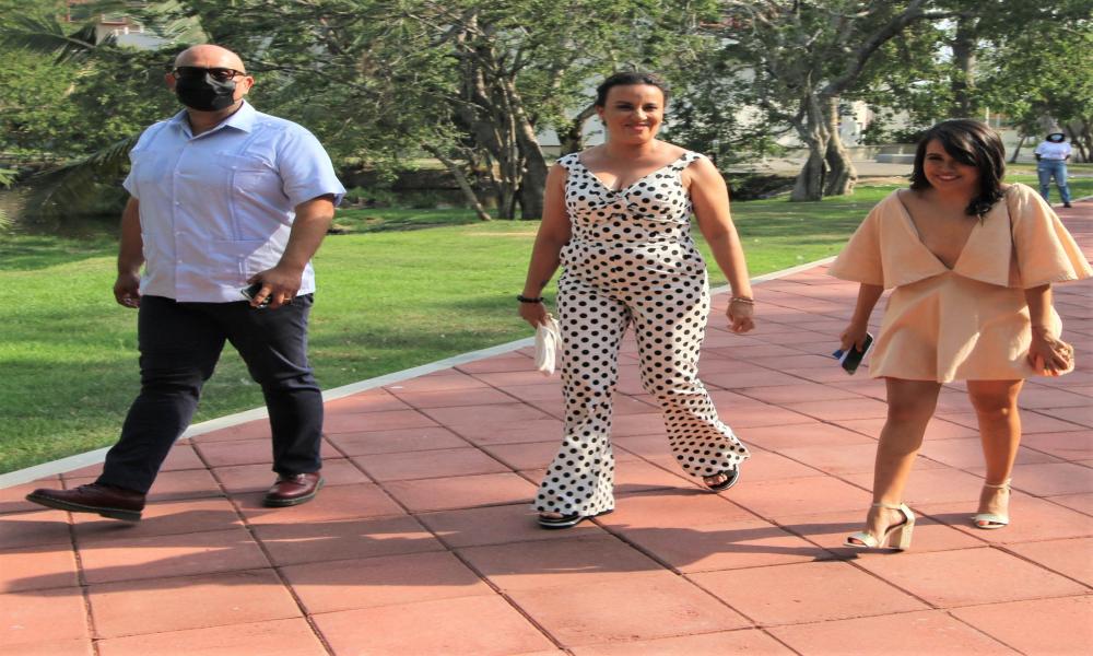 Entregan “La Iguana de Oro” a Mariana Bastos, directora de “Raquel 11”