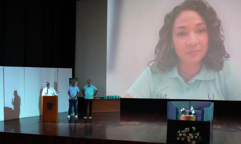 Líderes de la empresa Unlimited Vacation Club imparten conferencias a estudiantes de la carrera de Turismo