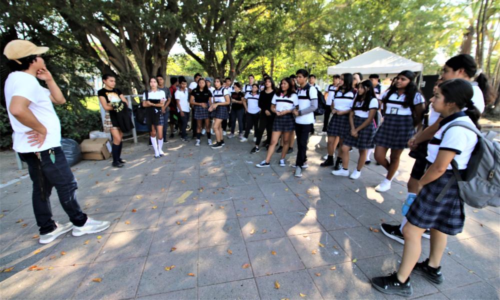 Visitan alumnos del COBAEJ las instalaciones del Centro Universitario de Costa