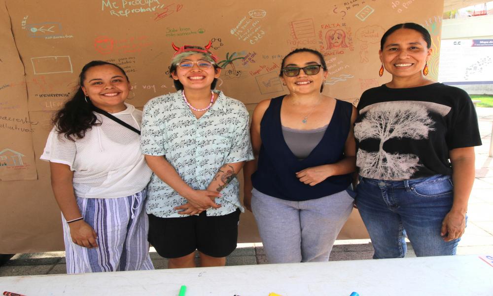 Excelente participación de estudiantes de #CUCosta en el “Mural Colectivo”