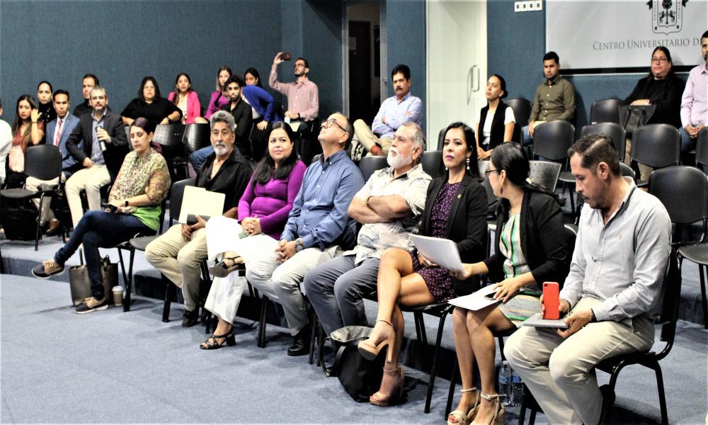 Presentan estudiantes de posgrados 16 trabajos de investigación en CUCosta