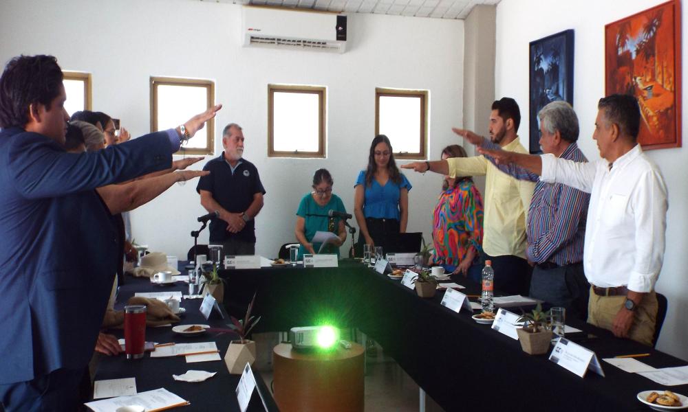 Toman protesta nuevos integrantes del Consejo Social del CUCosta