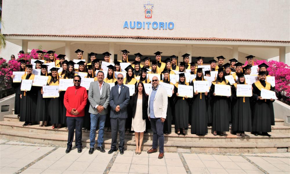 Se graduaron 48 estudiantes de la Licenciatura en Contaduría Pública del CUCosta