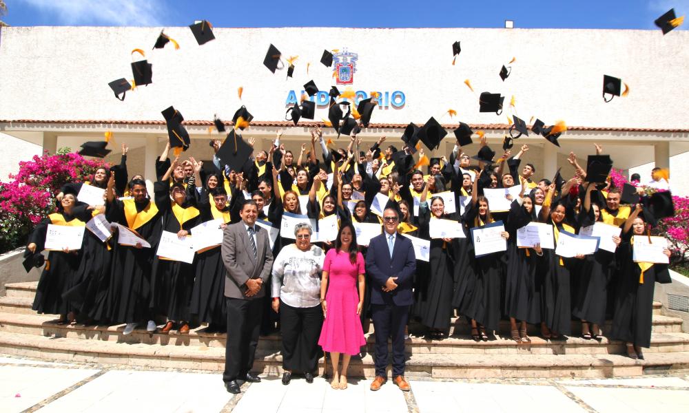 Egresan 58 estudiantes de la Licenciatura en Contaduría Pública