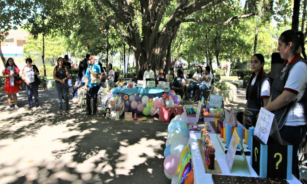 Arrancó la Feria CREADI en Centro Universitario de la Costa