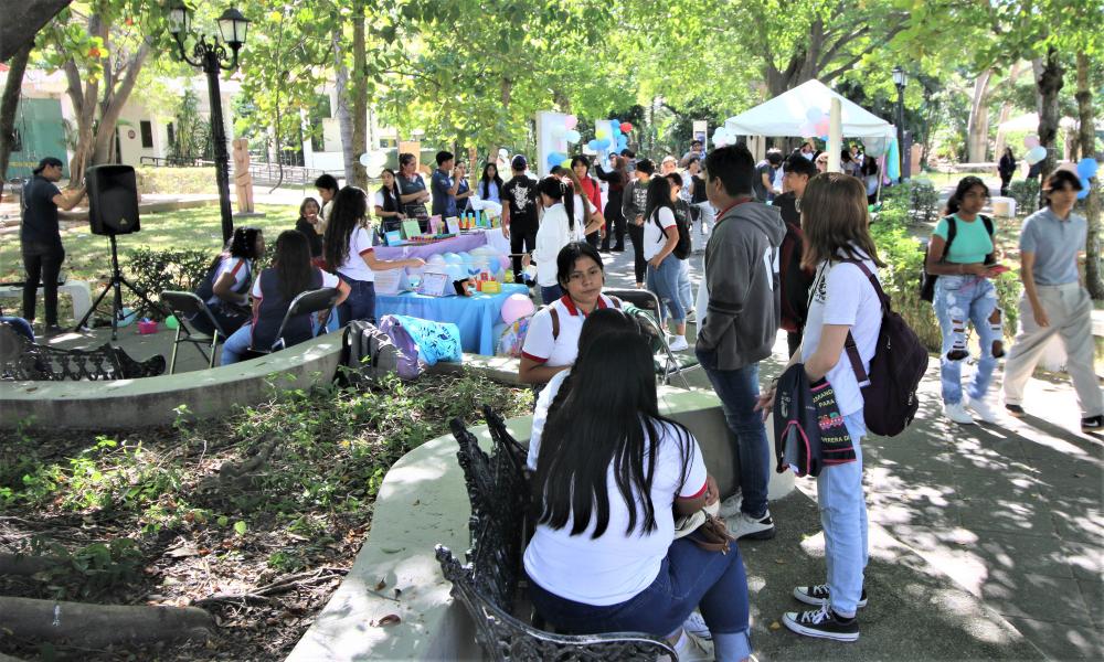 Arrancó la Feria CREADI en Centro Universitario de la Costa